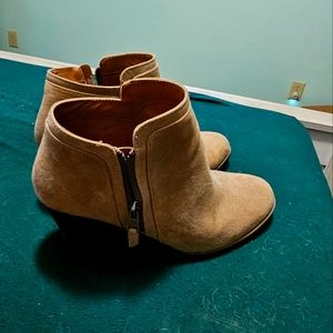 Only worn once. Too tight.